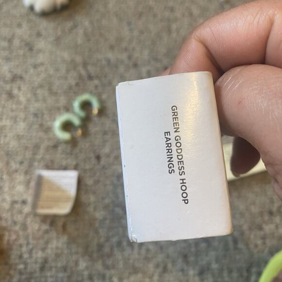 Vintage Avon Studio 1886 Jewelry Green Goodness Hoop Earrings Faux Jade - Picture 3 of 5